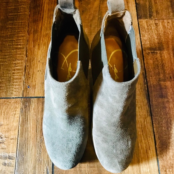 Jessica Simpson Taupe Wedge Booties in Size 6 - Picture 1 of 4